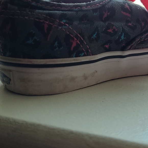 Vans - Picture 4 of 5